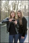 Freundinnen mit Smartphone